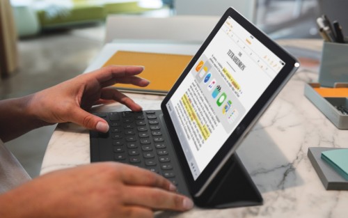iPadPro10-SmartKeyboard_PR-PRINT
